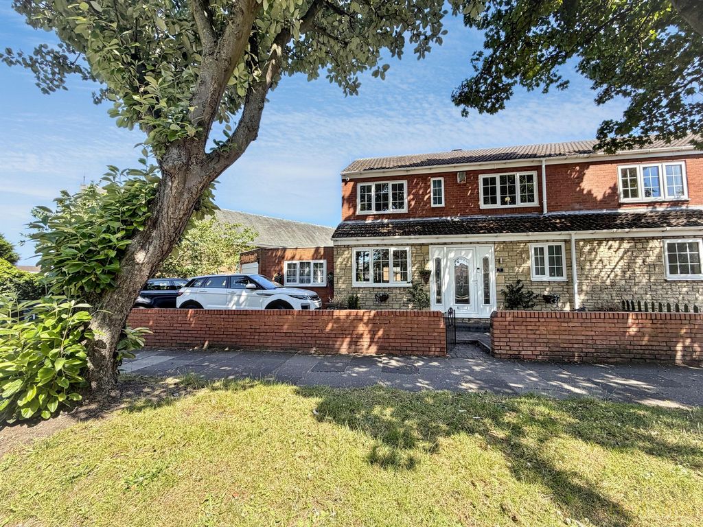 Property photo 1 of 33