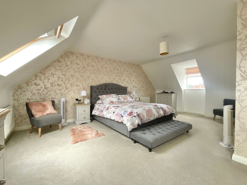 Property photo 3 of 27