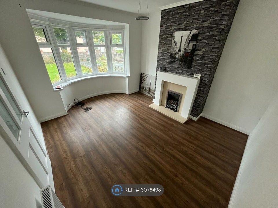 Property photo 2 of 11 Front Lounge