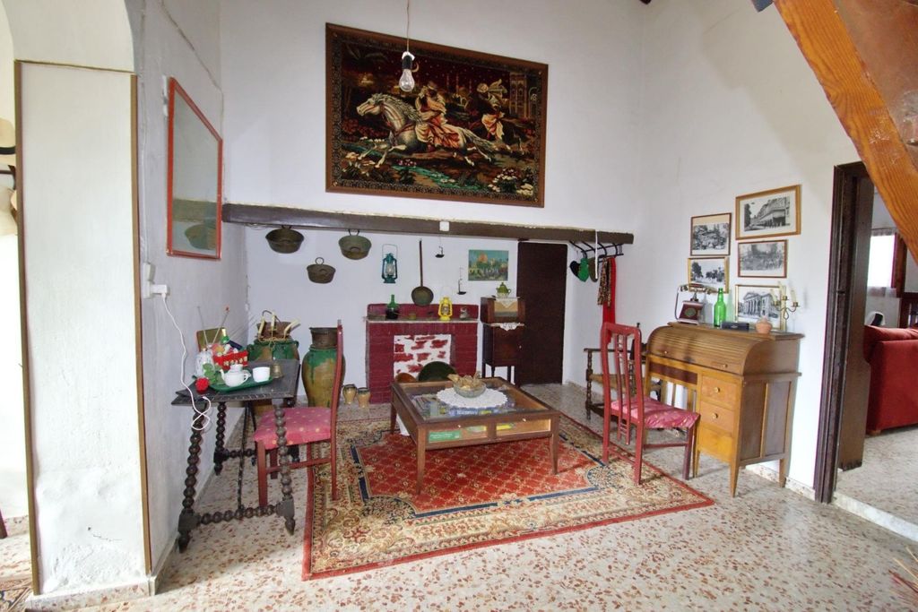 Property photo 1 of 41 Charming House For Sale In The Heart Of Peña De Las Águilas
