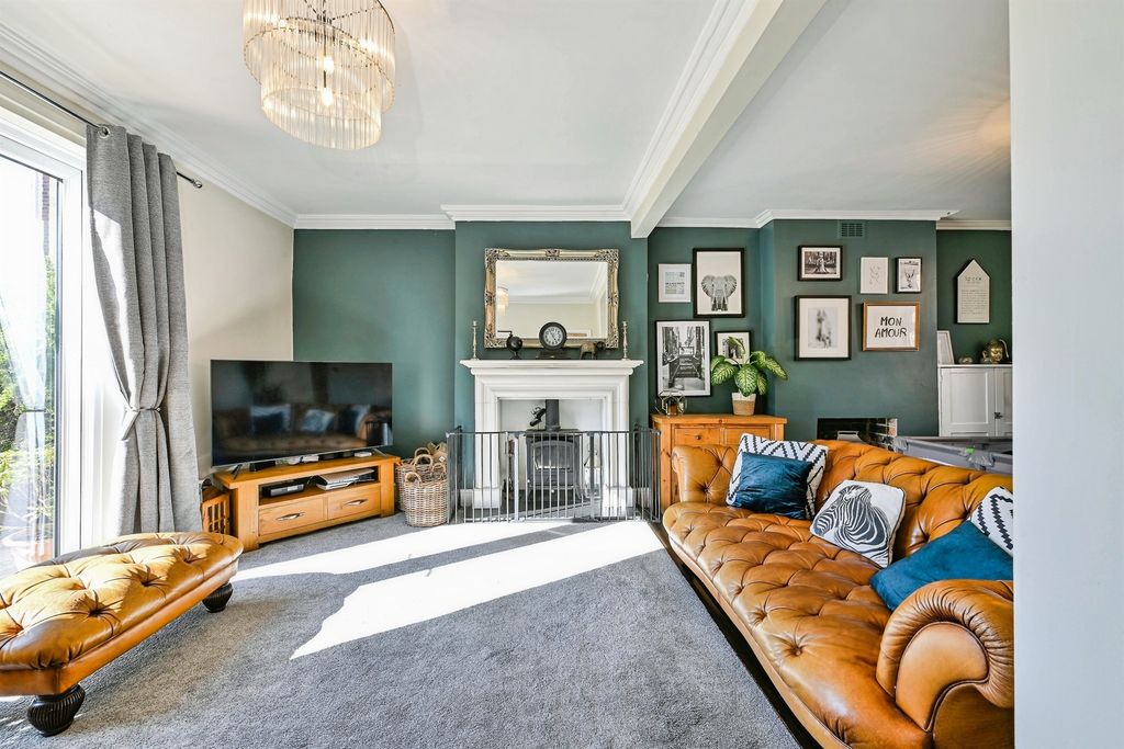 Property photo 2 of 20