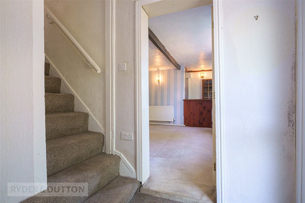Property photo 3 of 25 Hallway