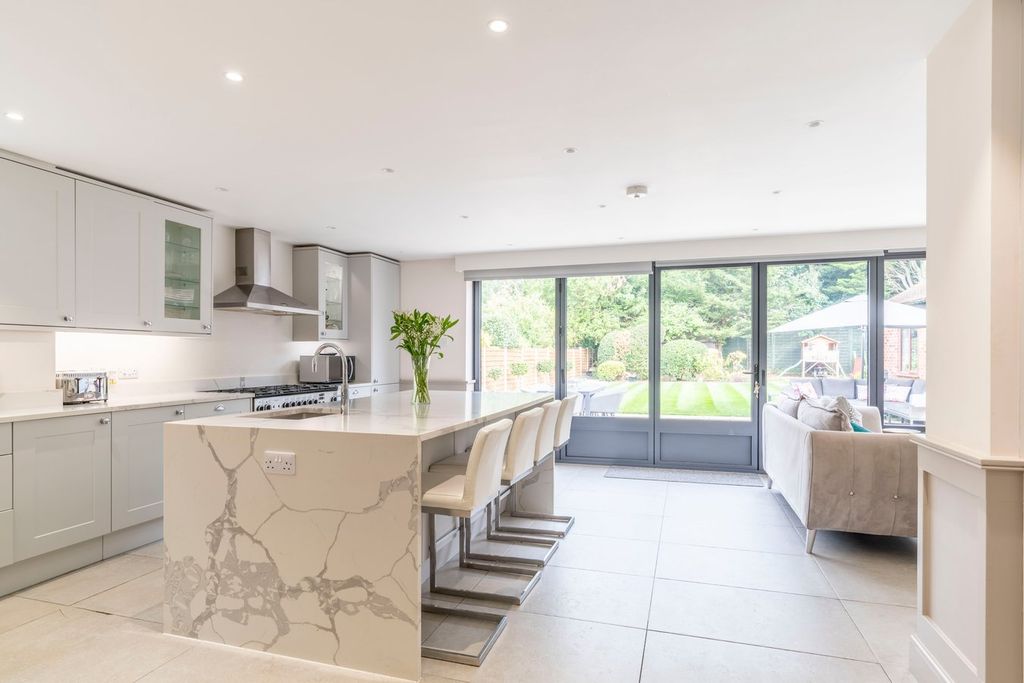 Property photo 2 of 22