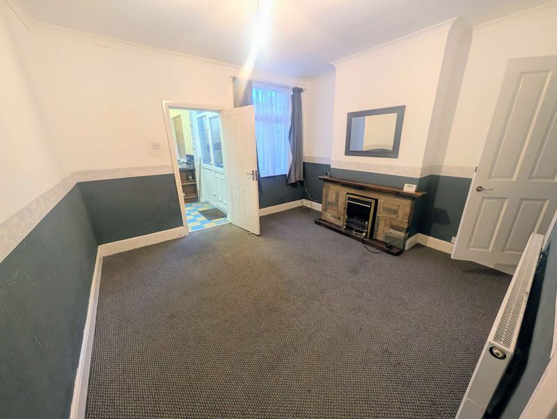 Property photo 3 of 10 Photo 8