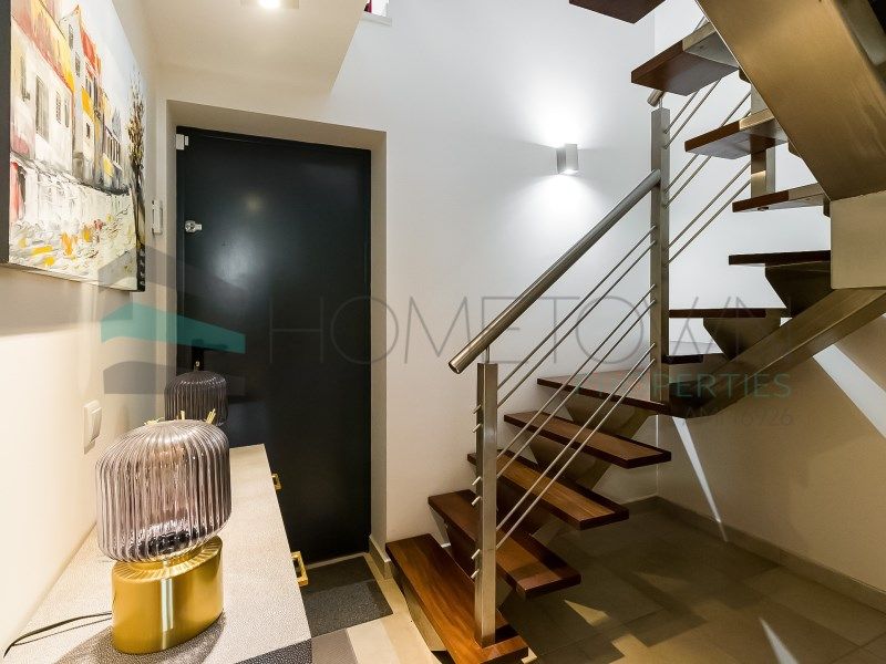 Property photo 2 of 32