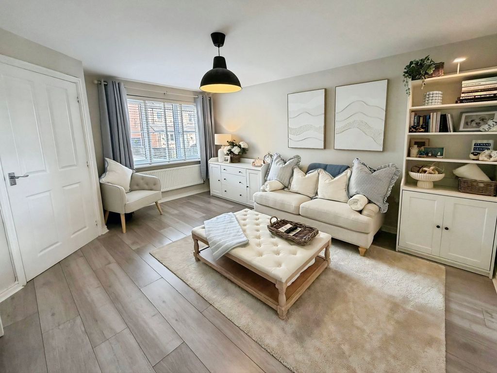 Property photo 2 of 31