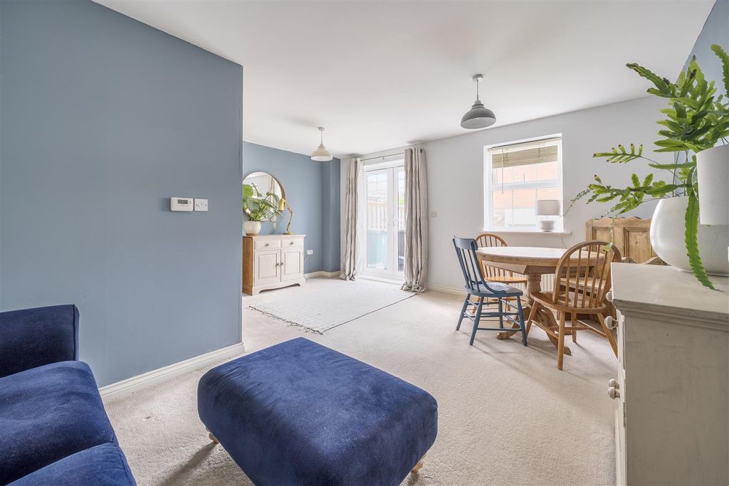 Property photo 3 of 24 1354989-9-68Caa4B8345E3.Jpg