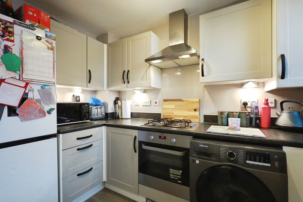Property photo 2 of 11