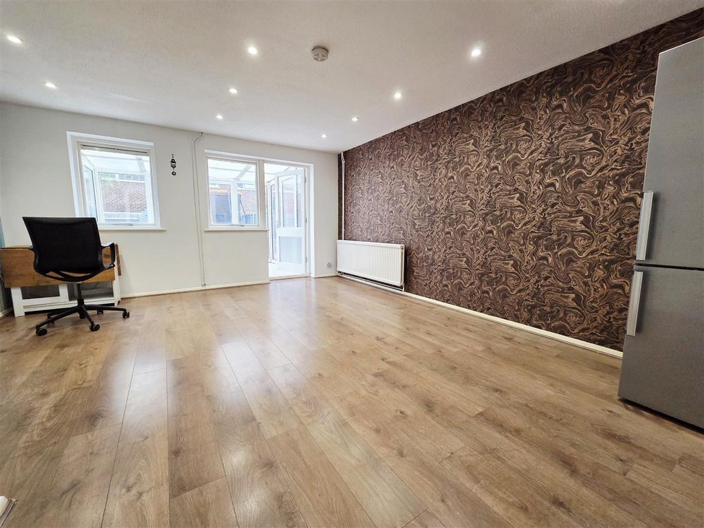 Property photo 1 of 11 20251104_145237.Jpg