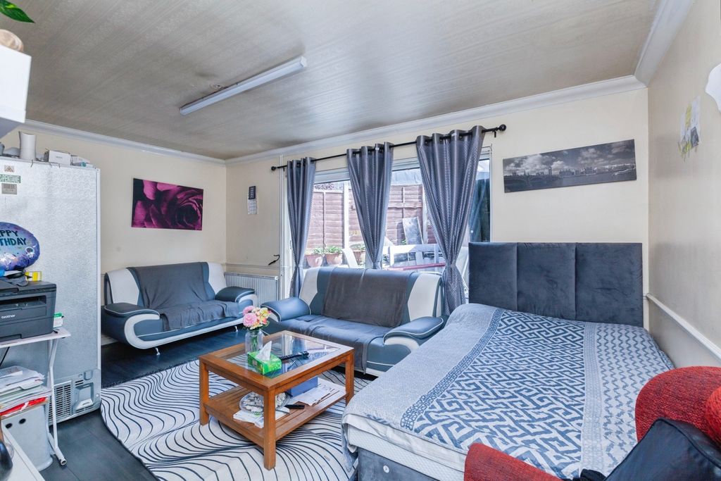 Property photo 3 of 19 Pbox-Img.Jpg