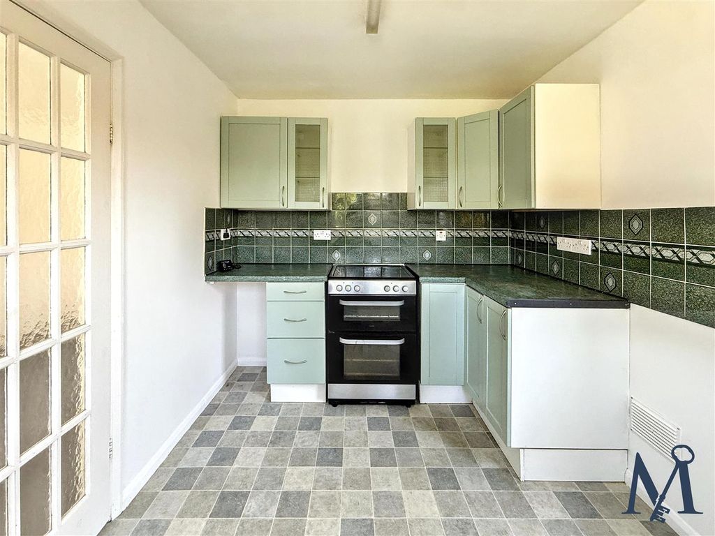 Property photo 3 of 21 Kitchen