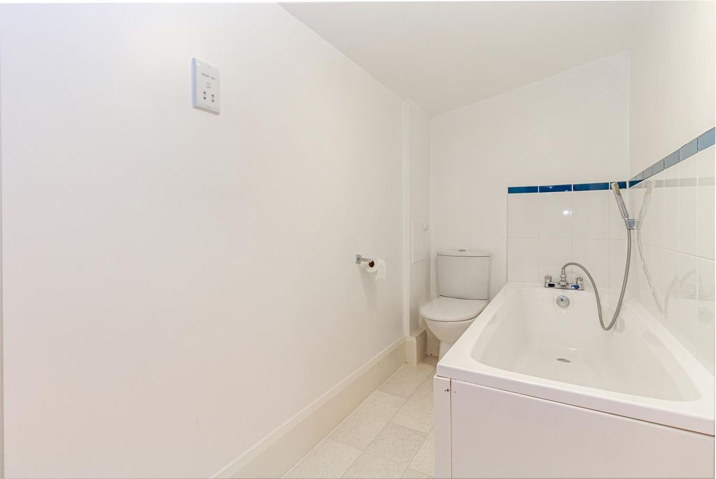 Additional image 10 of 2 bed flat for saleSt. Anns Road, Malvern WR14