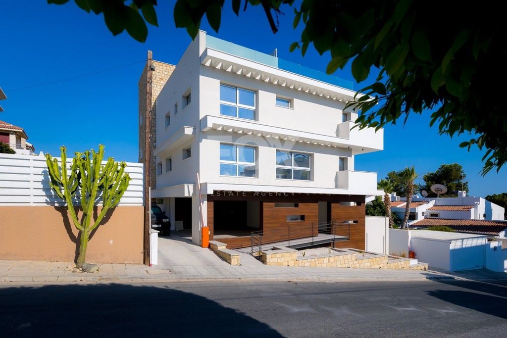 Property photo 1 of 15 Apartment Building For Sale In Germasogeia, Limassol