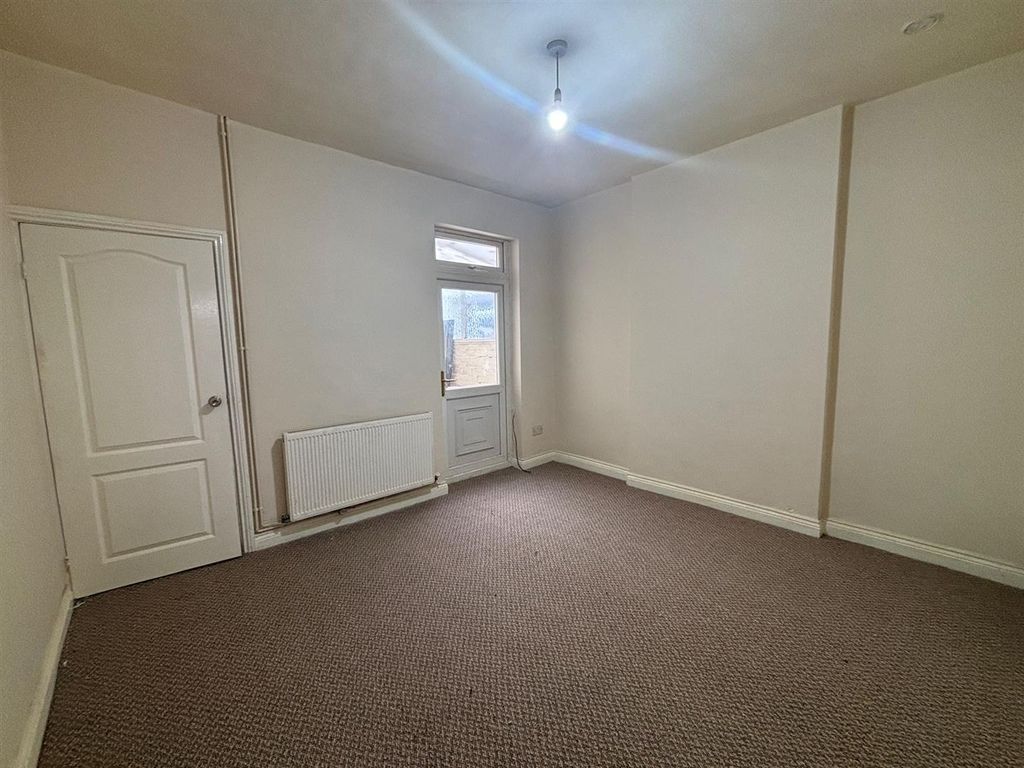 Property photo 1 of 7 Lounge.Jpeg