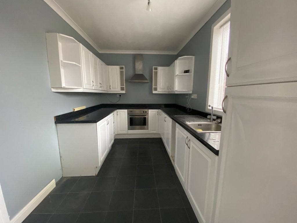 Property photo 2 of 6 Kitchen