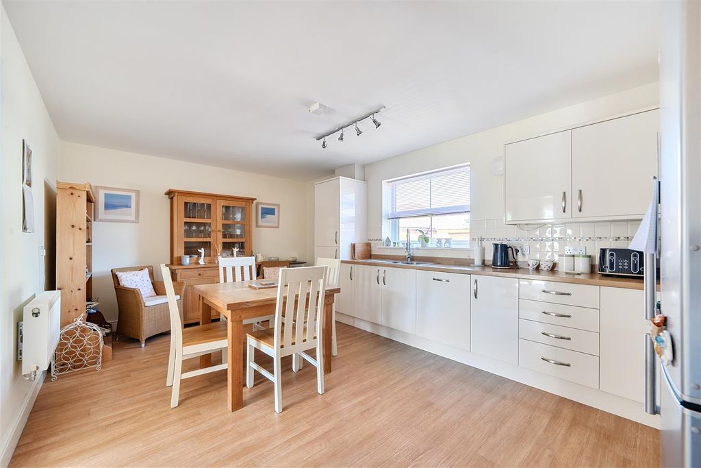 Property photo 3 of 20 For Sale By Aspire Residential | Glenbarrie Way