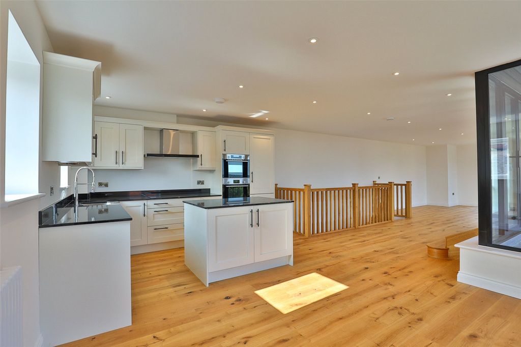 Property photo 3 of 11 Picture No. 34