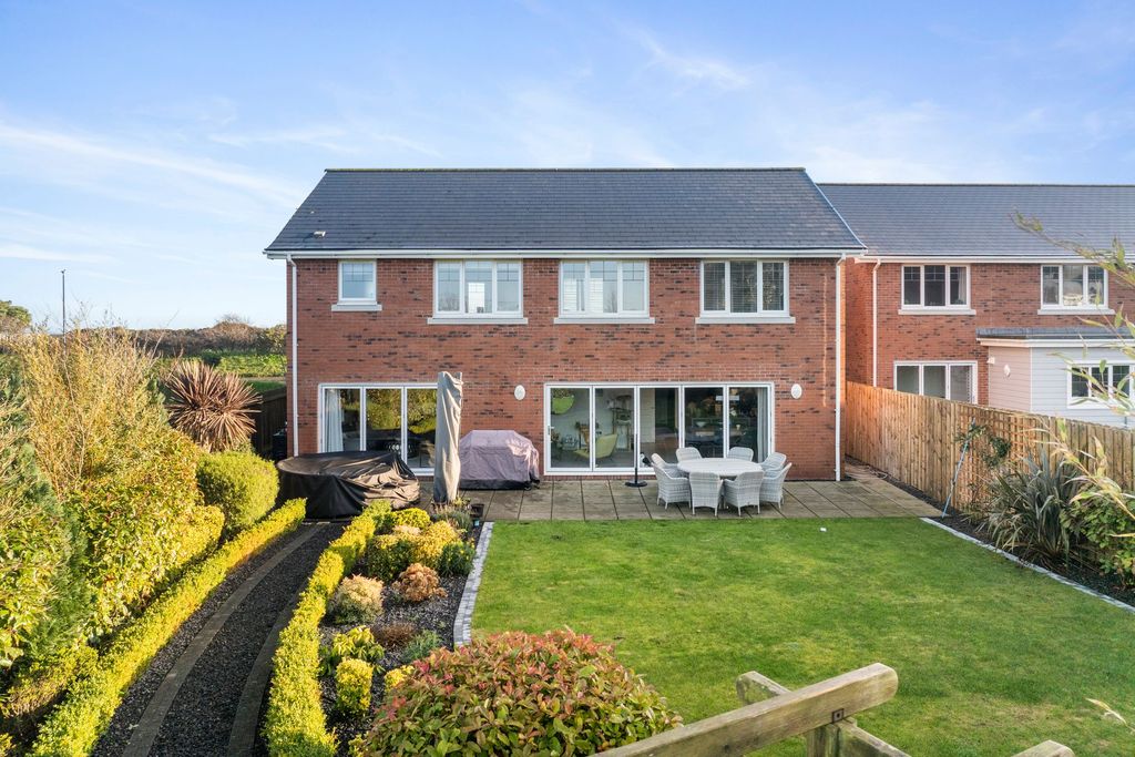 Property photo 2 of 42