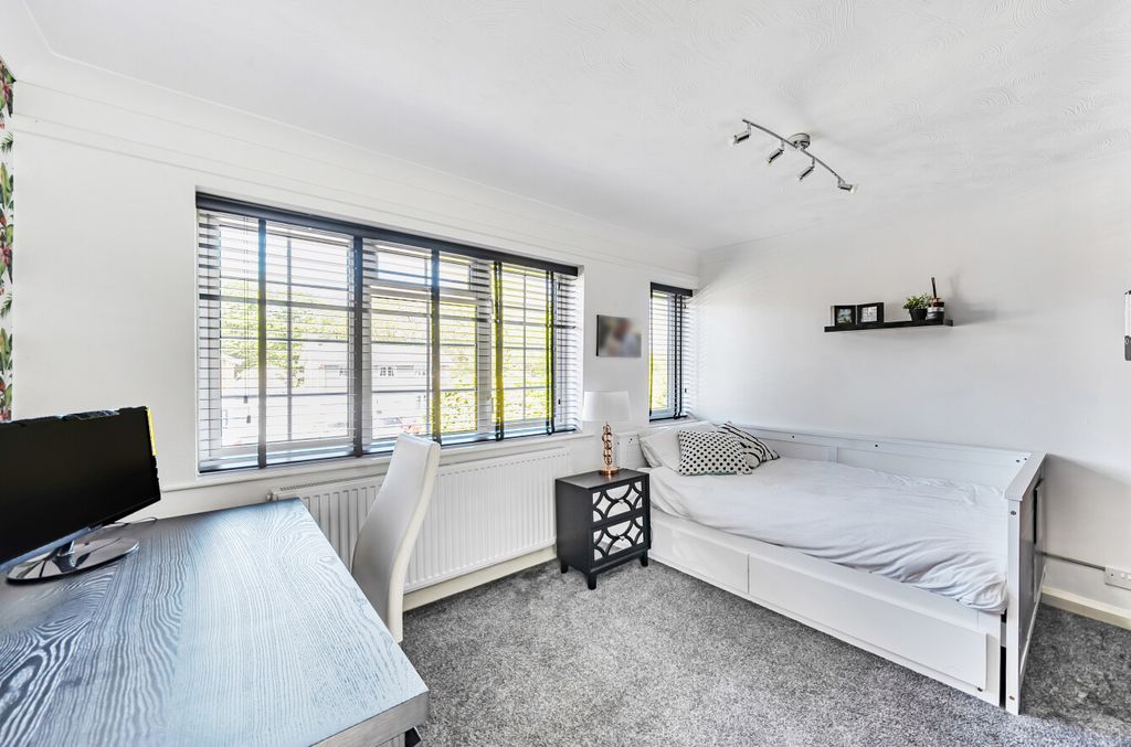 Additional image 15 of 4 bed detached house for saleWalden Avenue, Arborfield, Reading, Berkshire RG2