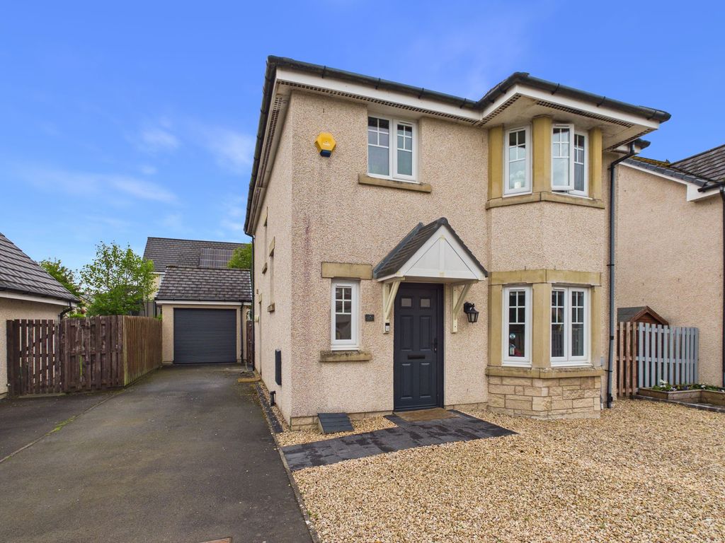 Property photo 1 of 17 Main 10 Willow Place