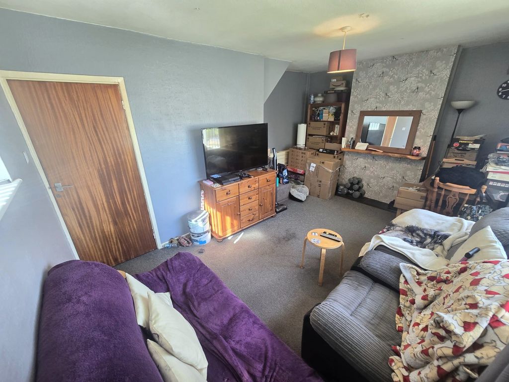 Property photo 3 of 10 Lounge B