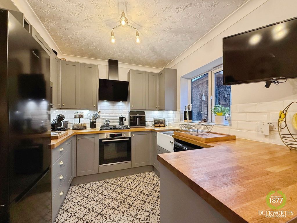 Property photo 3 of 34