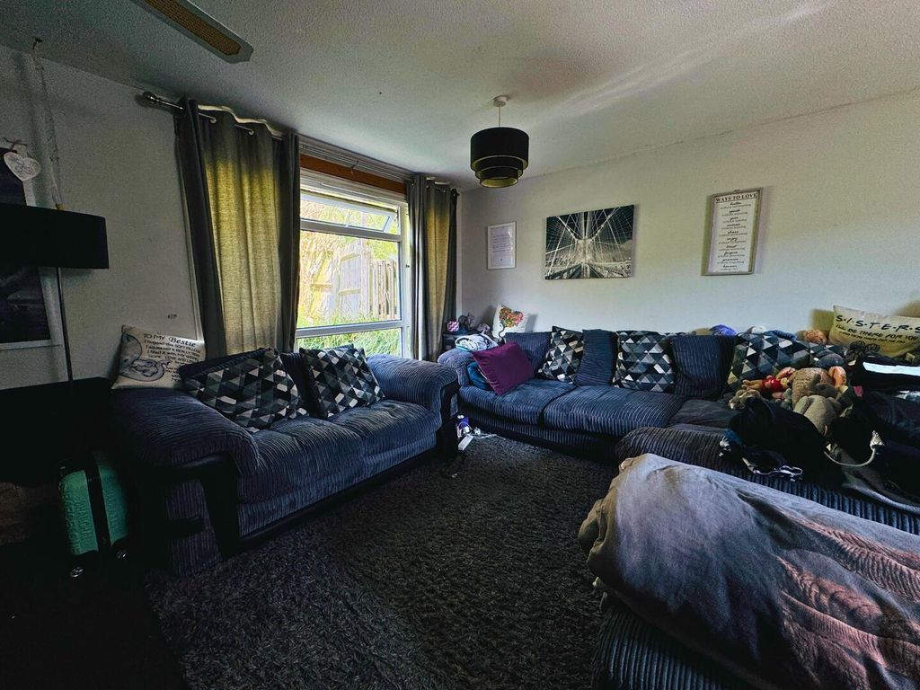 Property photo 3 of 10 Living Room