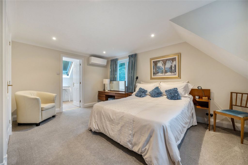 Property photo 3 of 22 Bedroom