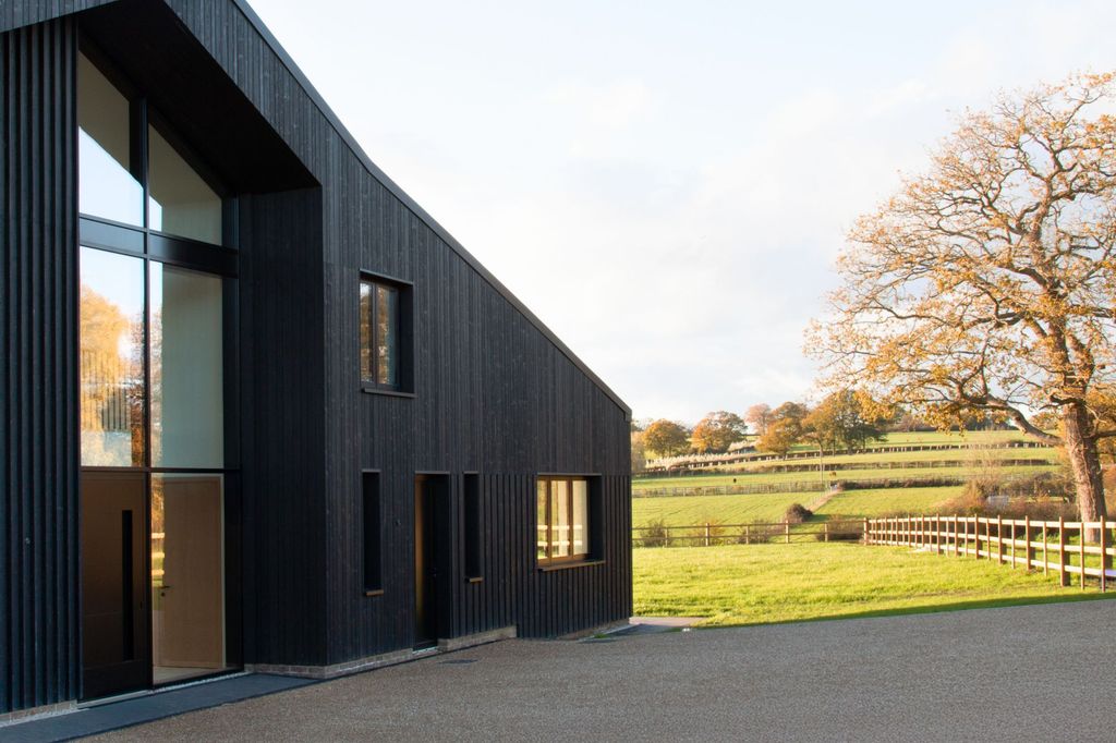 Property photo 2 of 28