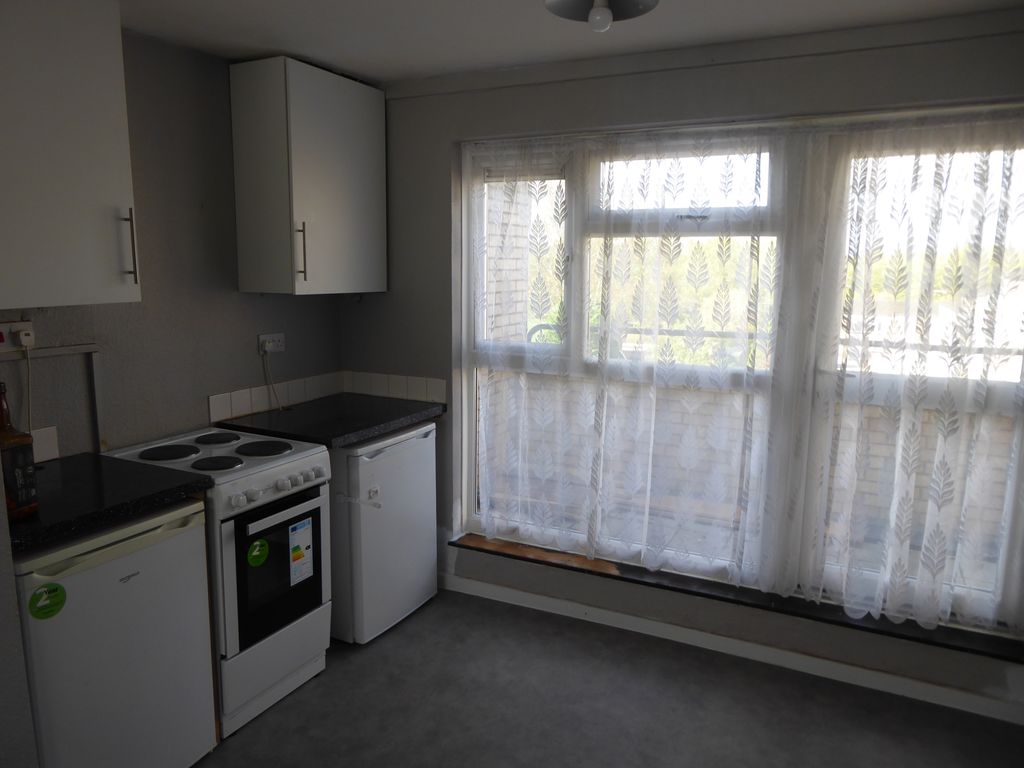 Property photo 3 of 5 Kitchen