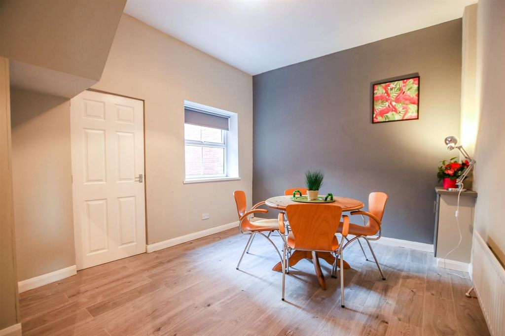 Property photo 3 of 14 Dining Room