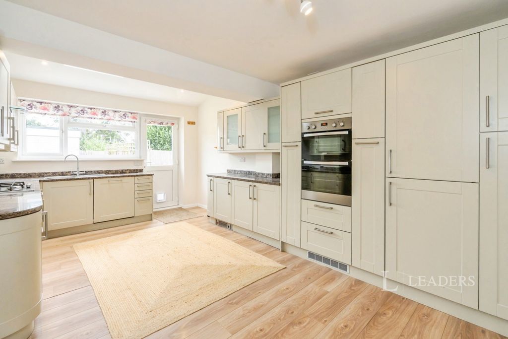 Property photo 3 of 15 Pbox-Img.Jpg