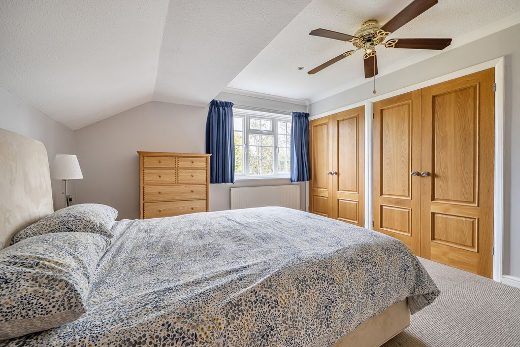 Property photo 3 of 27 1395891-5-696A469...