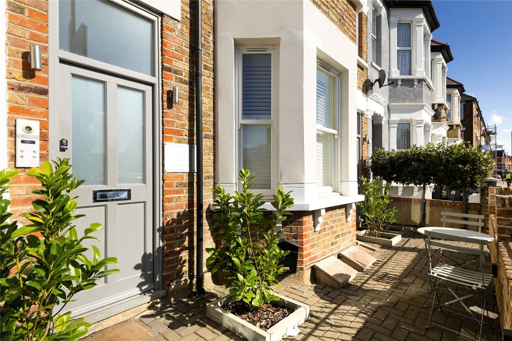 Property photo 2 of 15 Picture No. 17