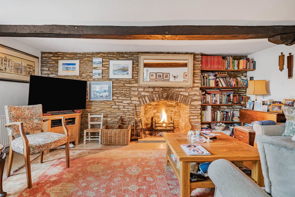 Property photo 2 of 19 Sitting Room