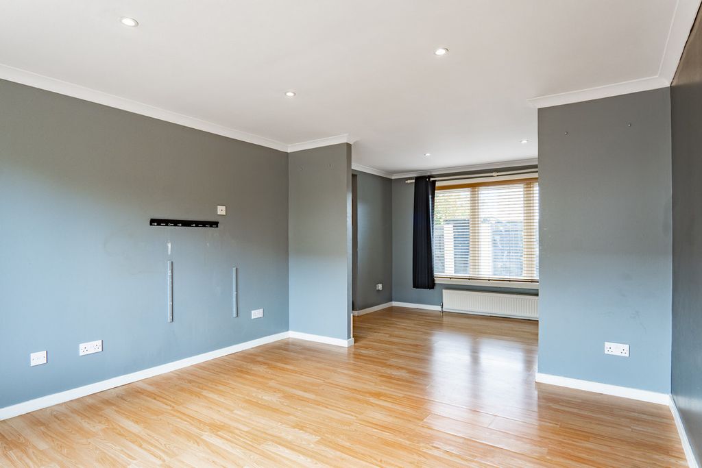 Property photo 3 of 35
