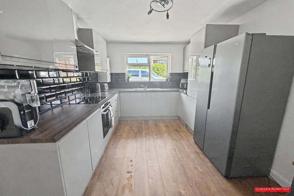 Property photo 2 of 27