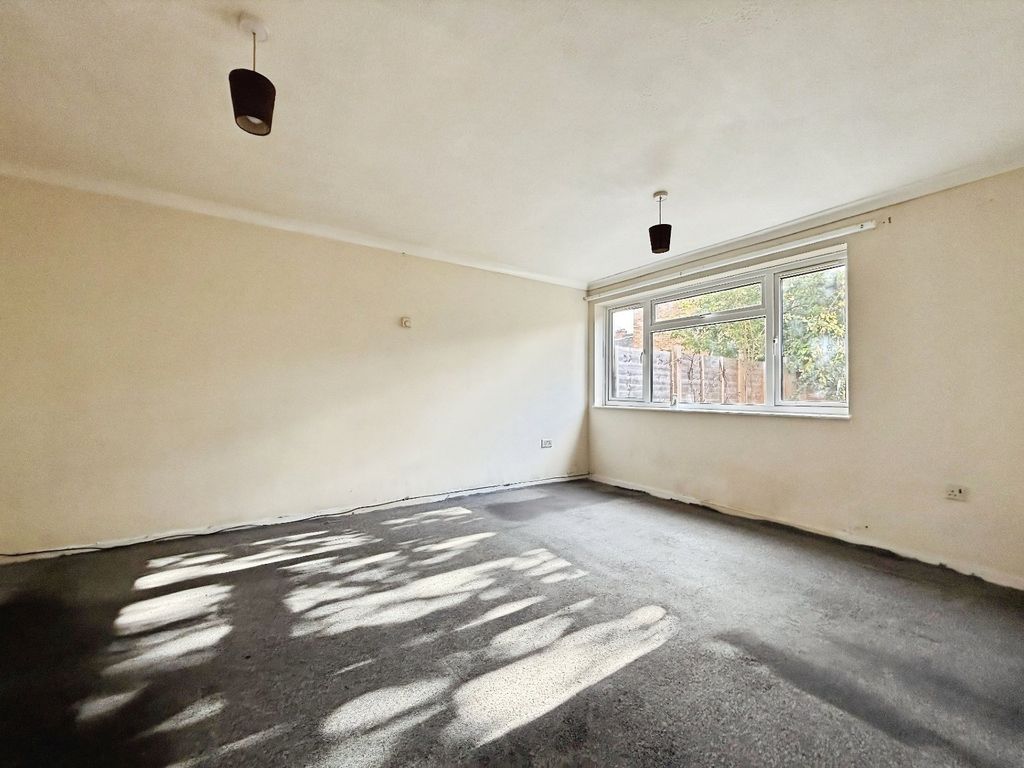 Property photo 2 of 16 02