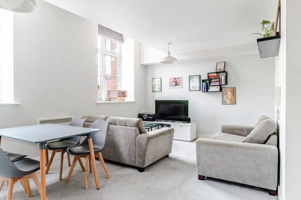 Property photo 2 of 23 Living1