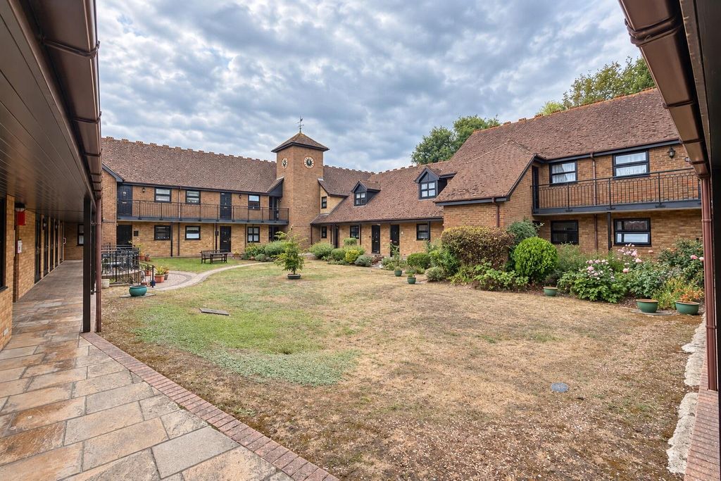 Property photo 1 of 17 Courtyard