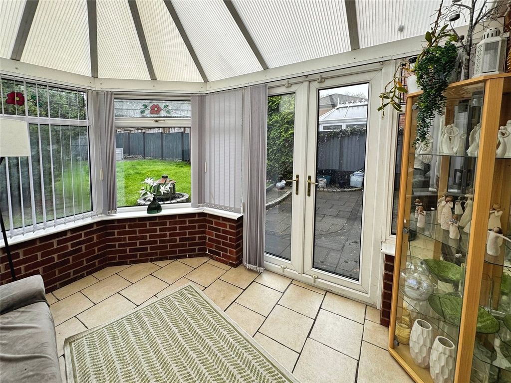 Property photo 3 of 24 Conservatory