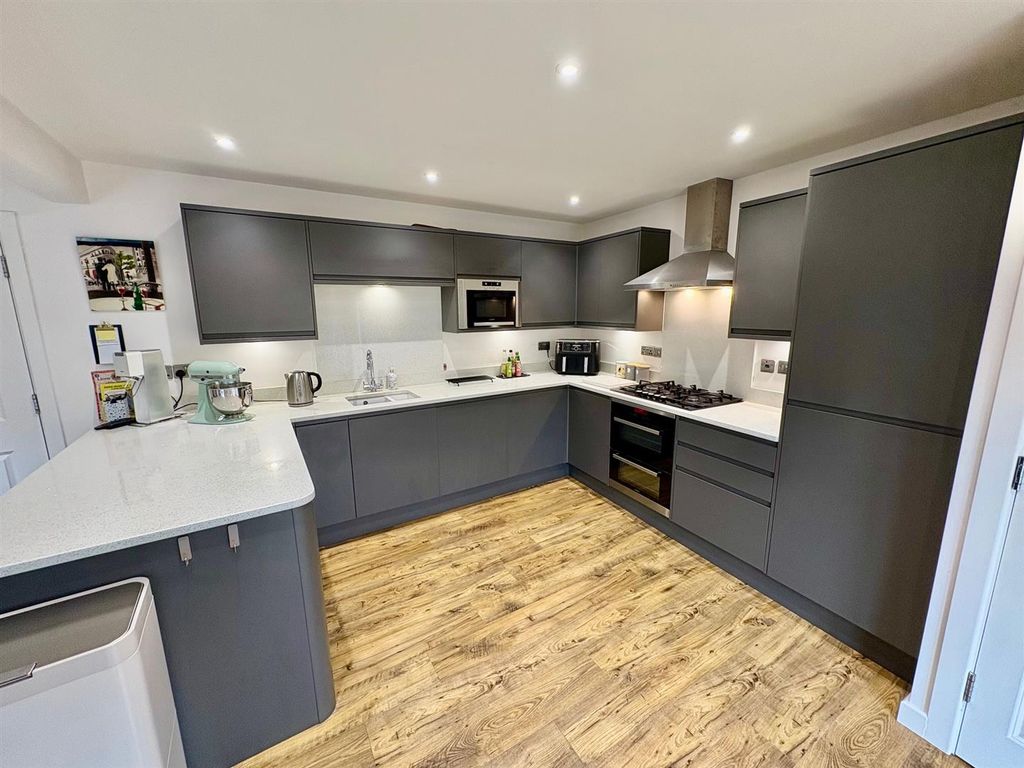 Property photo 3 of 26