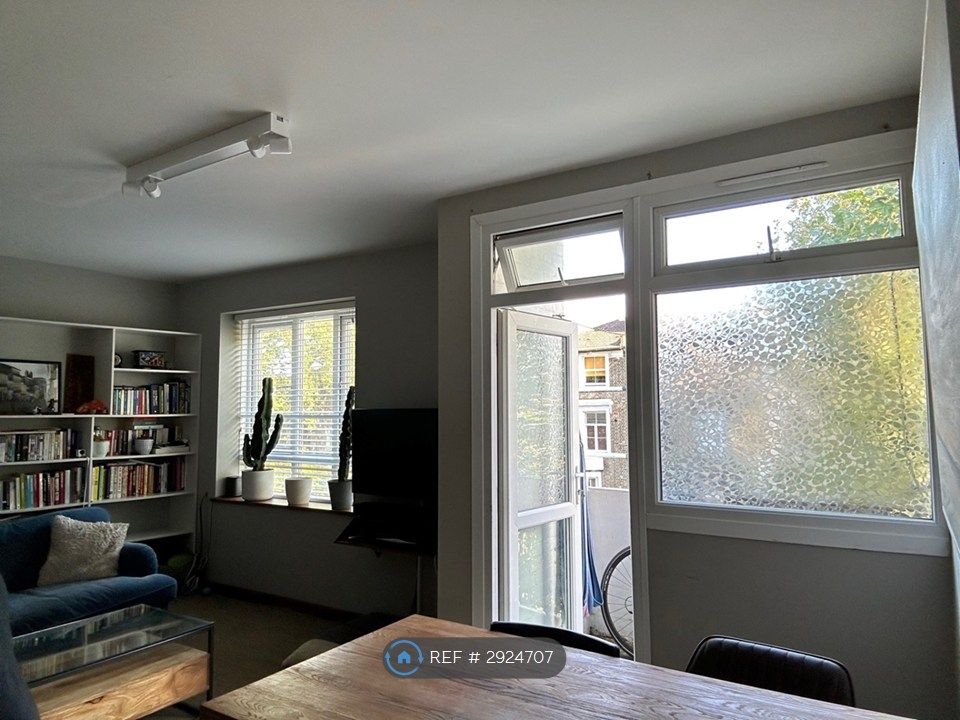 Property photo 3 of 8 Livingroom / Diner 2