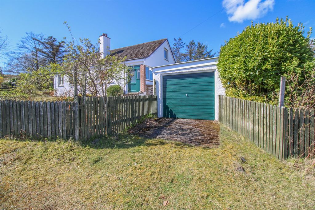 Property photo 2 of 29 Garage