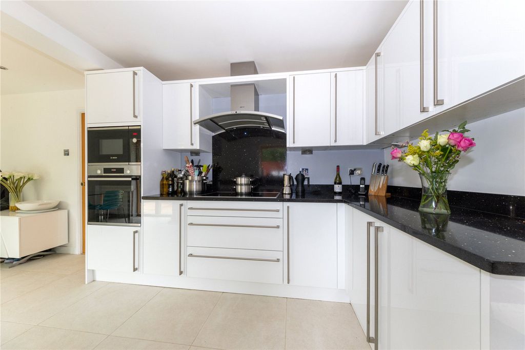 Property photo 3 of 24 Kitchen Diner