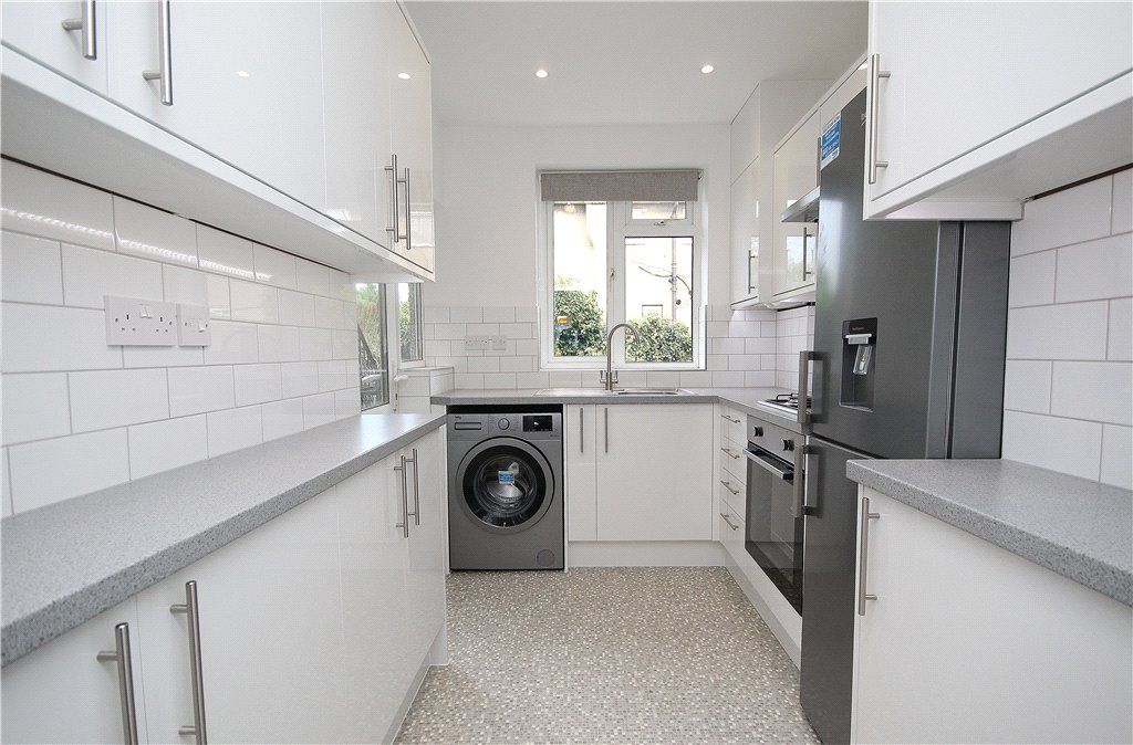 Property photo 3 of 6 Kitchen