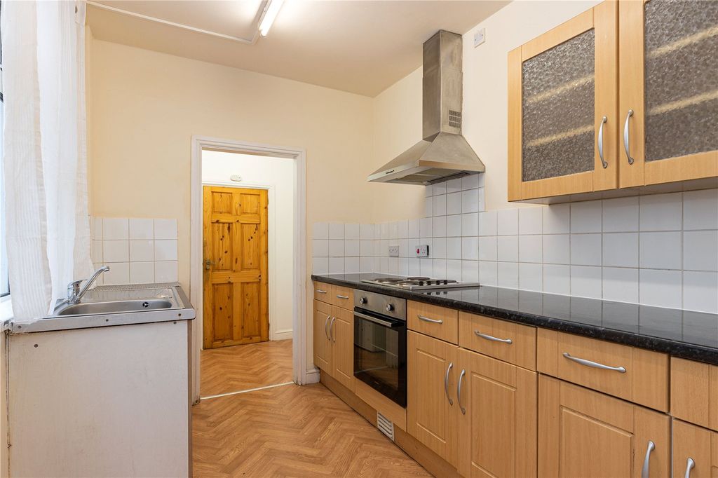 Property photo 1 of 10 Kitchen