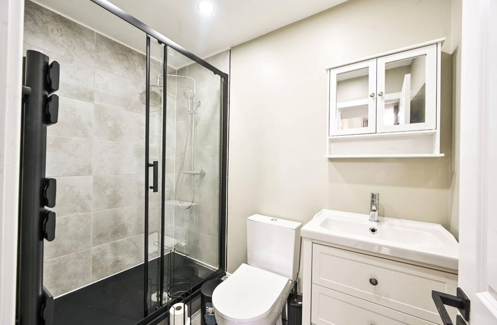 Property photo 3 of 5