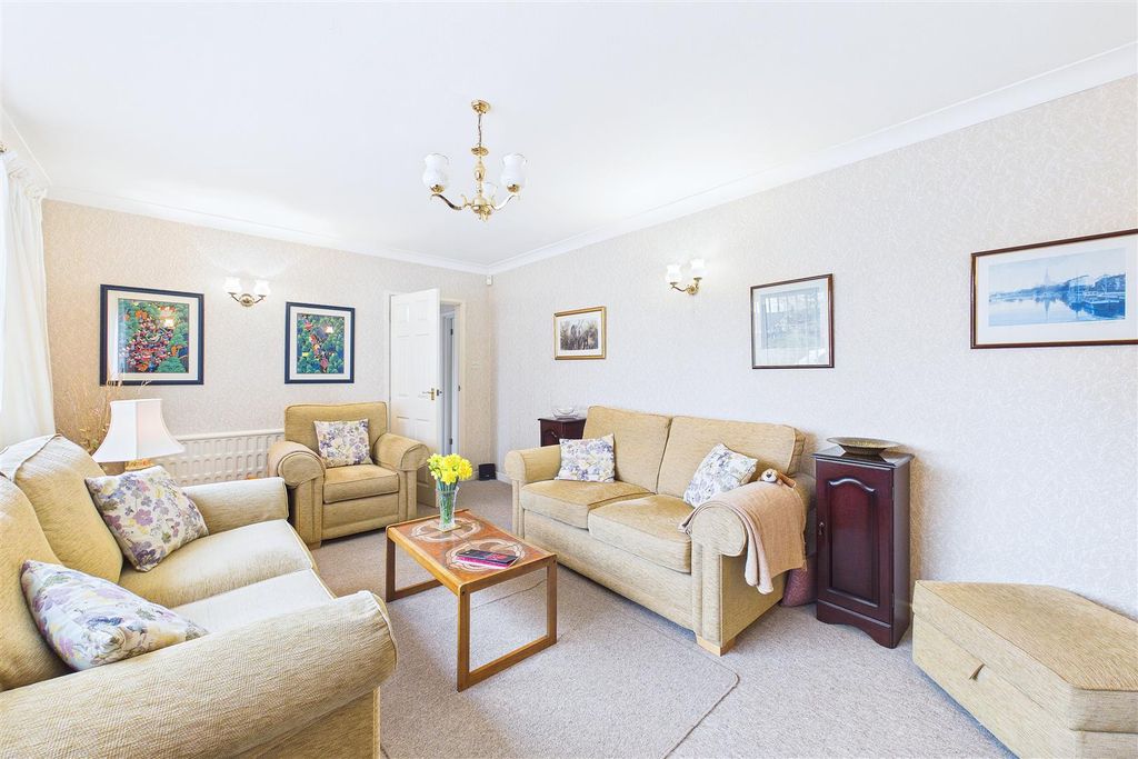 Property photo 2 of 20