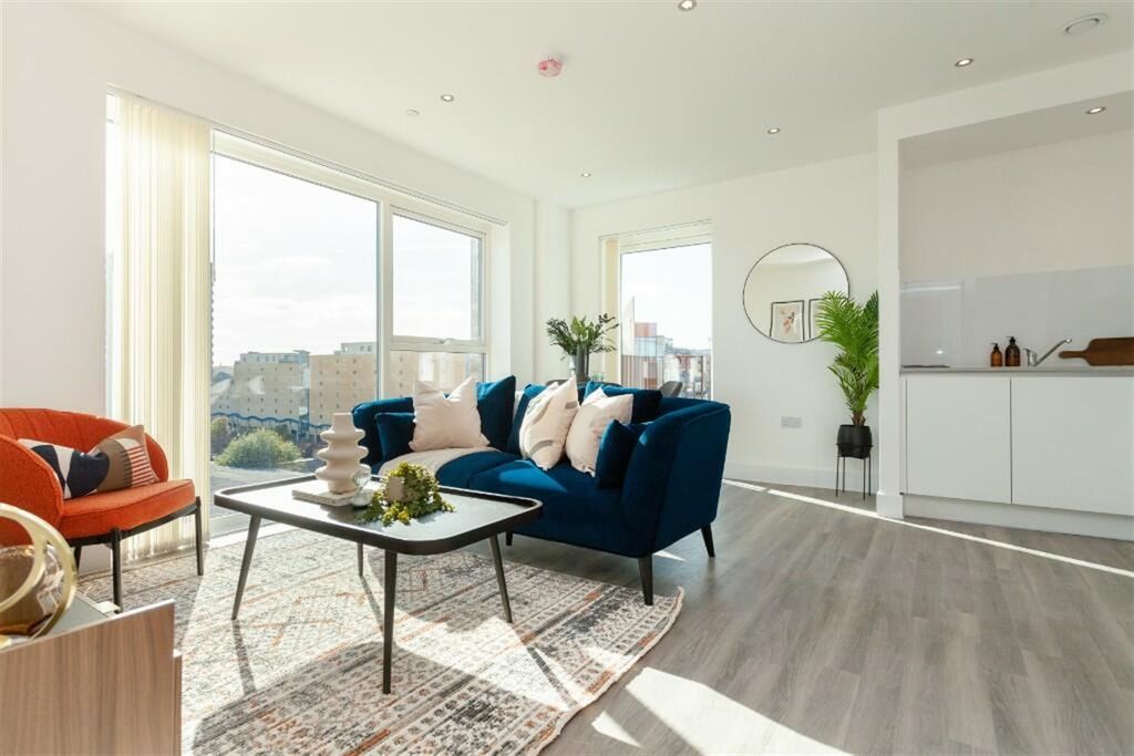 Property photo 1 of 33 (Main)